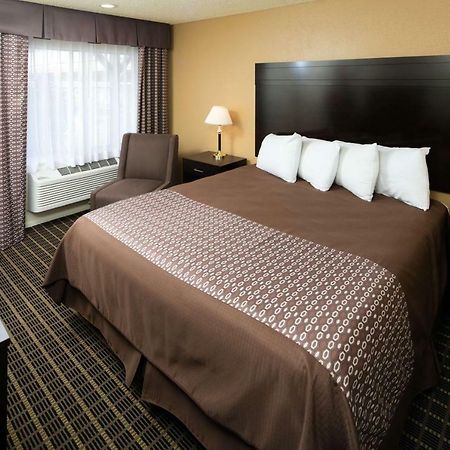 Red Lion Inn & Suites Redding Exteriör bild