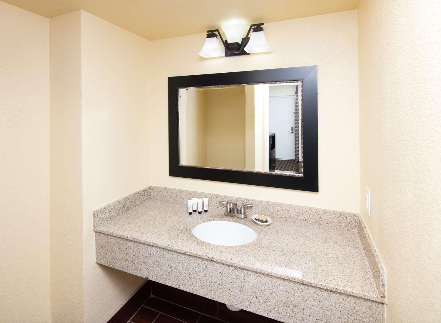 Red Lion Inn & Suites Redding Exteriör bild