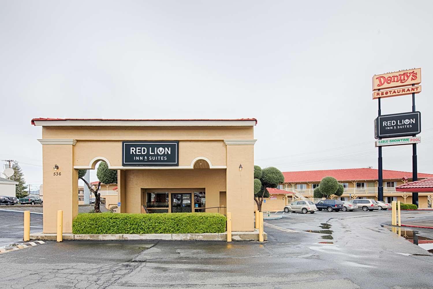 Red Lion Inn & Suites Redding Exteriör bild