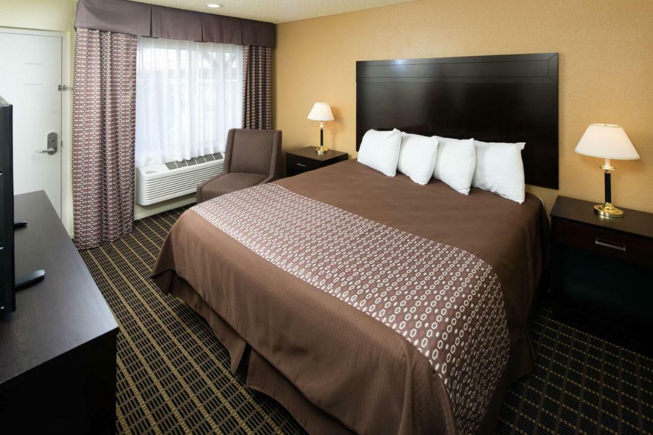 Red Lion Inn & Suites Redding Exteriör bild