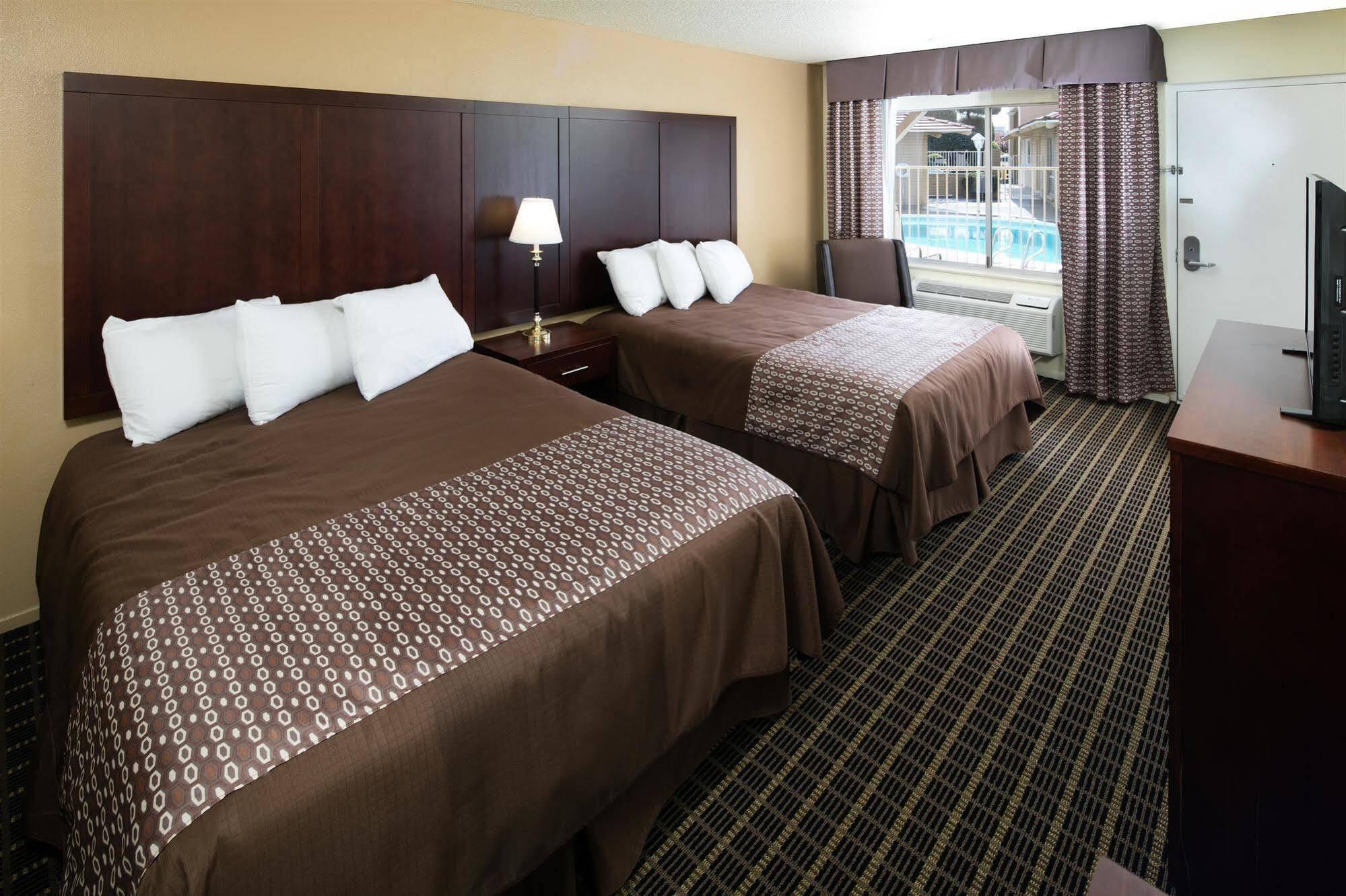 Red Lion Inn & Suites Redding Exteriör bild