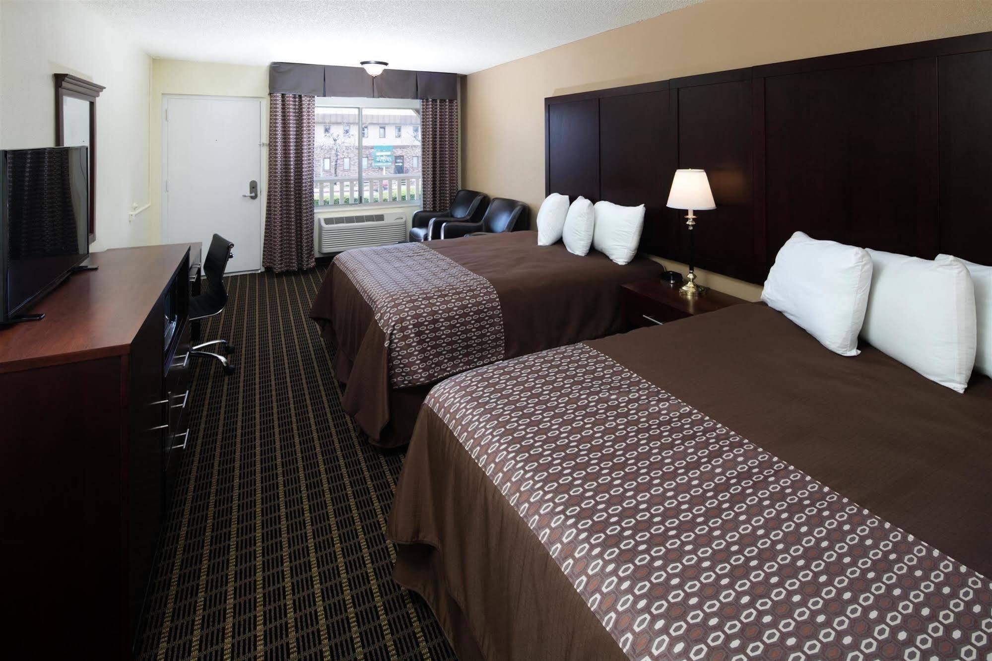 Red Lion Inn & Suites Redding Exteriör bild