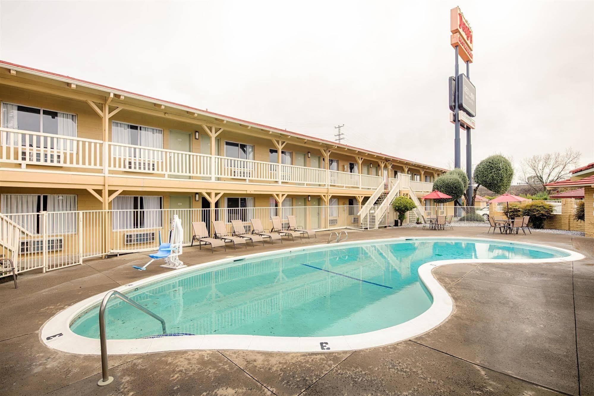 Red Lion Inn & Suites Redding Exteriör bild