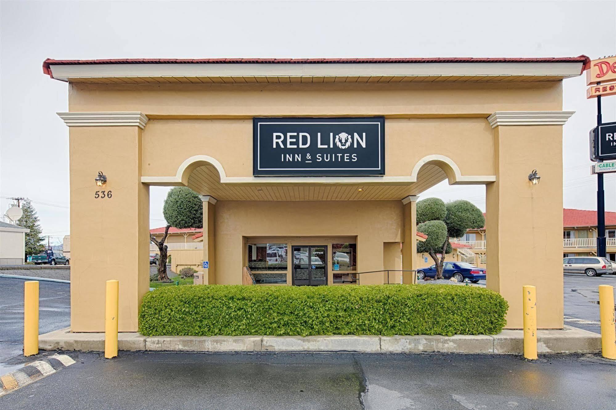Red Lion Inn & Suites Redding Exteriör bild